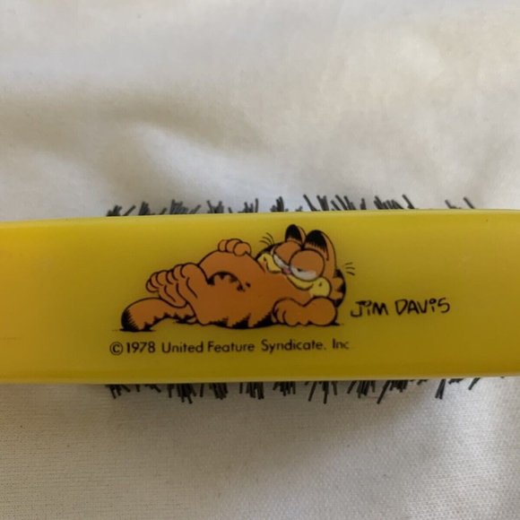 Garfield | Hair | Rare Vintage Garfield Jim Davis Yellow Brush Nylon ...
